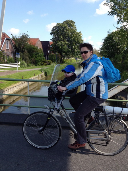 Er op uit met pa en ma